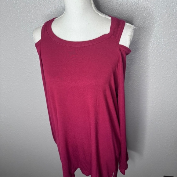 Women's  NWT  Kenneth Cole Reaction Fuchsia Top with cut outs Size Large - Picture 5 of 8